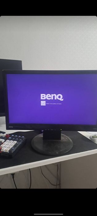 Продам 2 монитора по 15к каждый