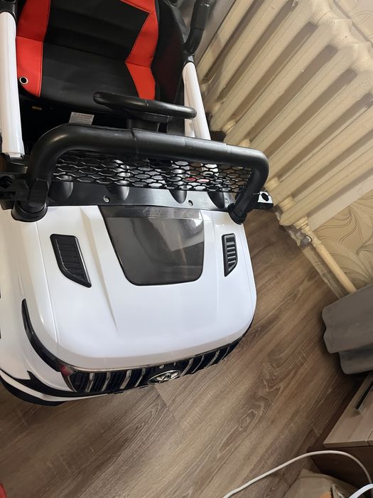 Продам машину детскую