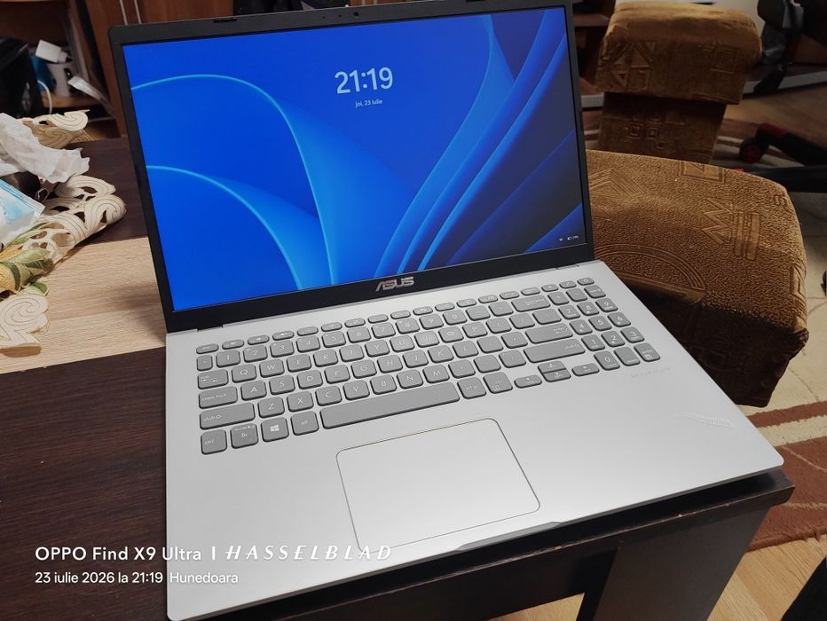 Asus VivoBook 15 inch / Ryzer 3 / 256 GB / 8 GB RAM
