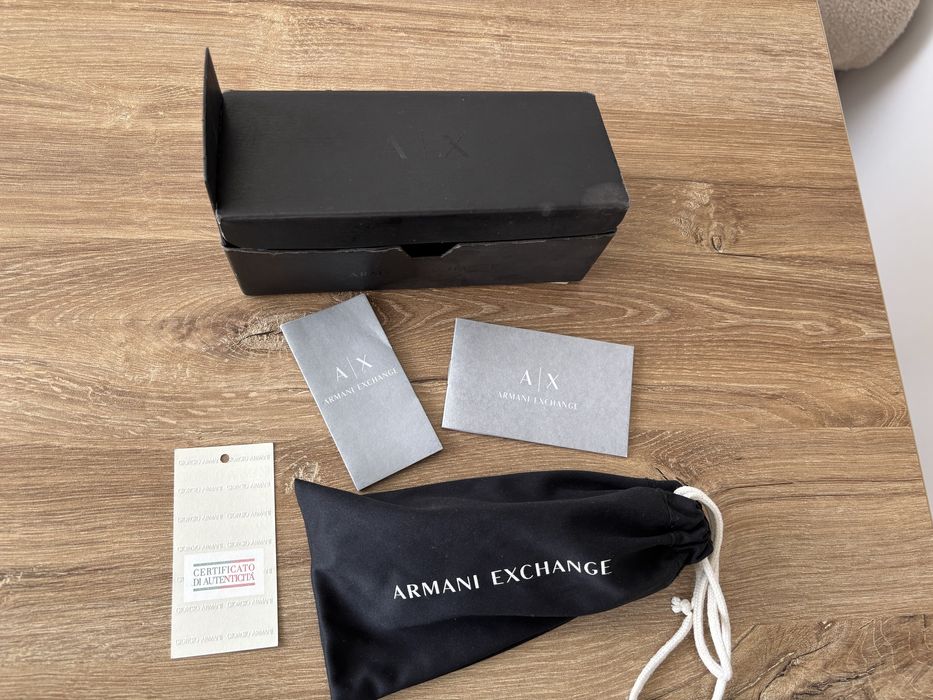 Продават се слънчеви очила A/X