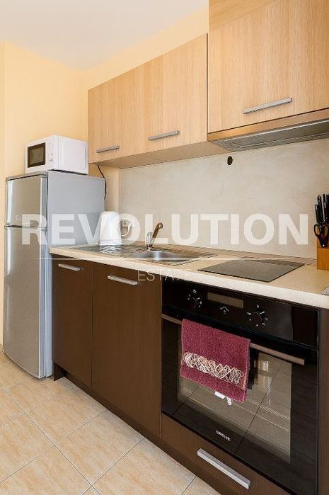 Дава се под наем Двустаен апартамент в к.к. Св.Св. Константин и Елена - 50 кв.м за 500 € - Снимка #2