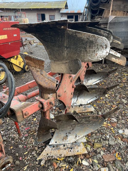 Vând plug reversibil cu 3 trupițe