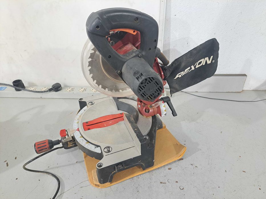 Циркуляр пендула - Rexon 1300 W