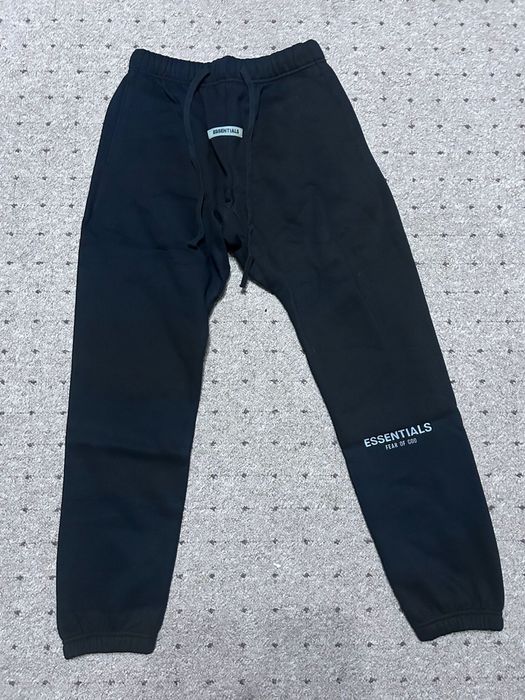 Pantaloni essentials