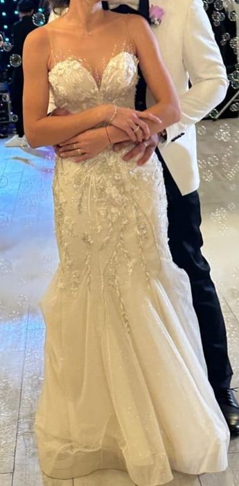 Vând 2 rochii de mireasa