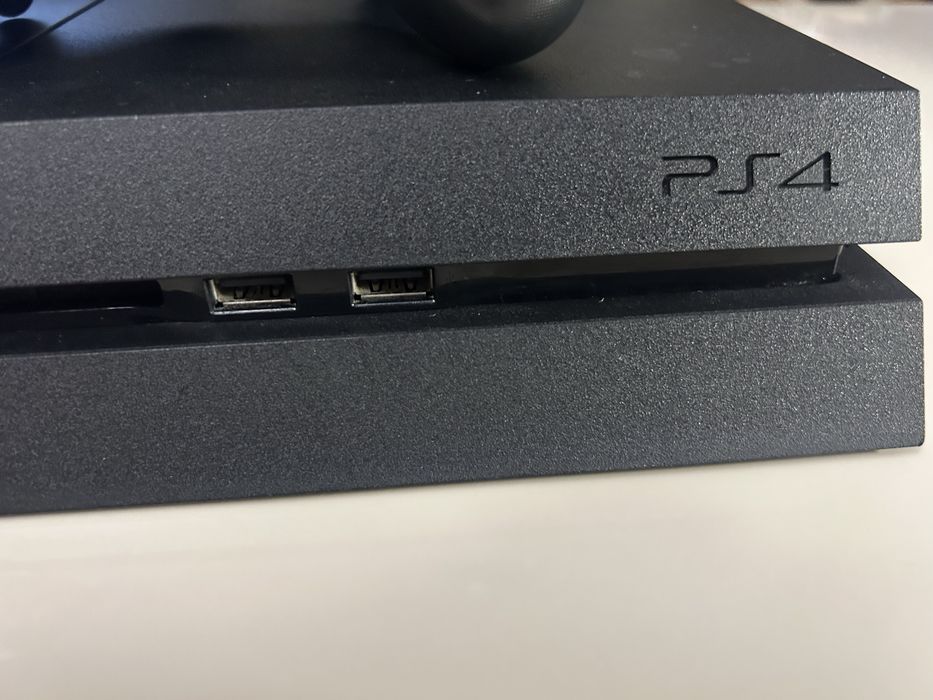 Consola ps4/ Playstation 4, 500 giga, functioneaza impecabil