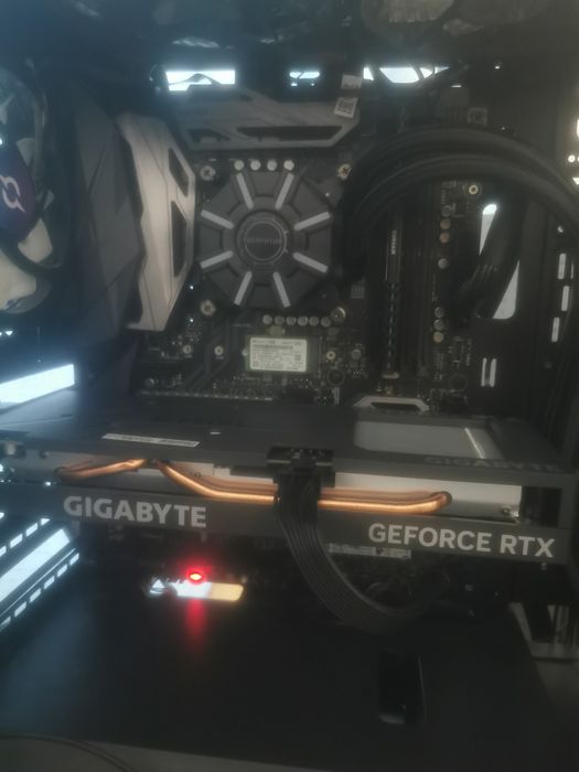 Vând kit Intel 7 7700 16GB ram