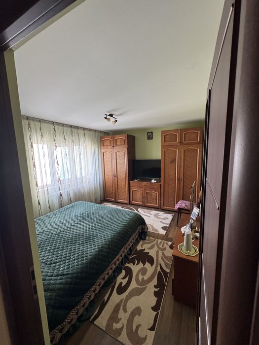 Ofer spre vanzare un superb apartament cu 3 camere !!!