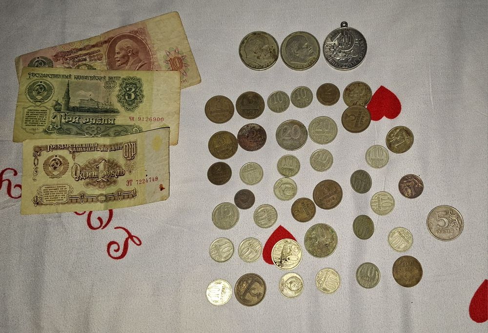 Продаю разные монеты и бумажные СССР