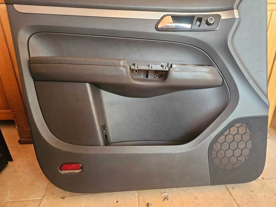 Кожени кори за VW Touran 2004-2012