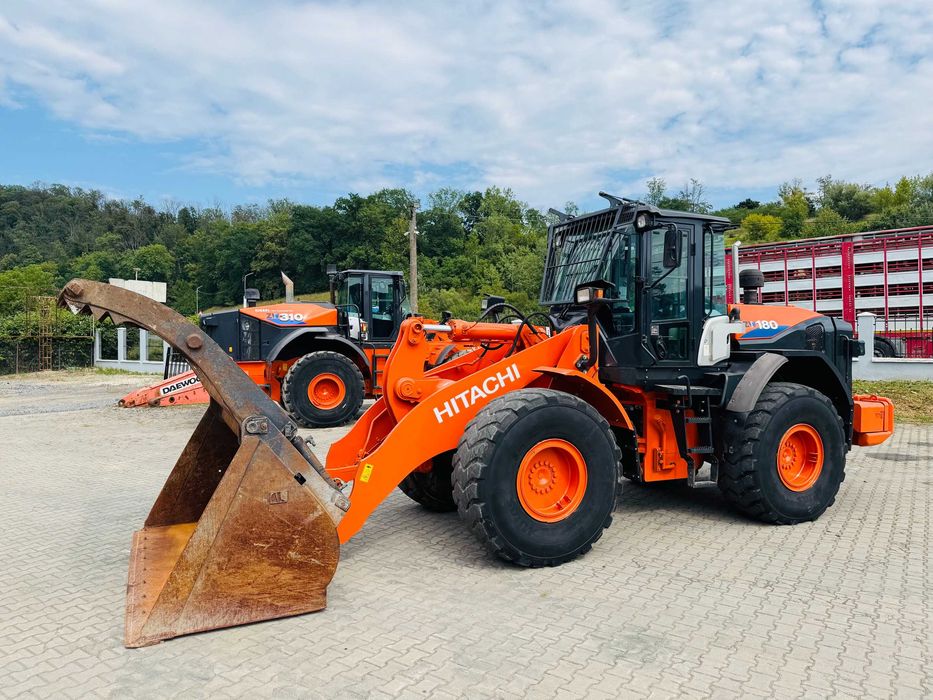 Incarcator frontal Hitachi ZW 180 - 5B, an 2015, 18 tone, cupa 3.5mc, TOP