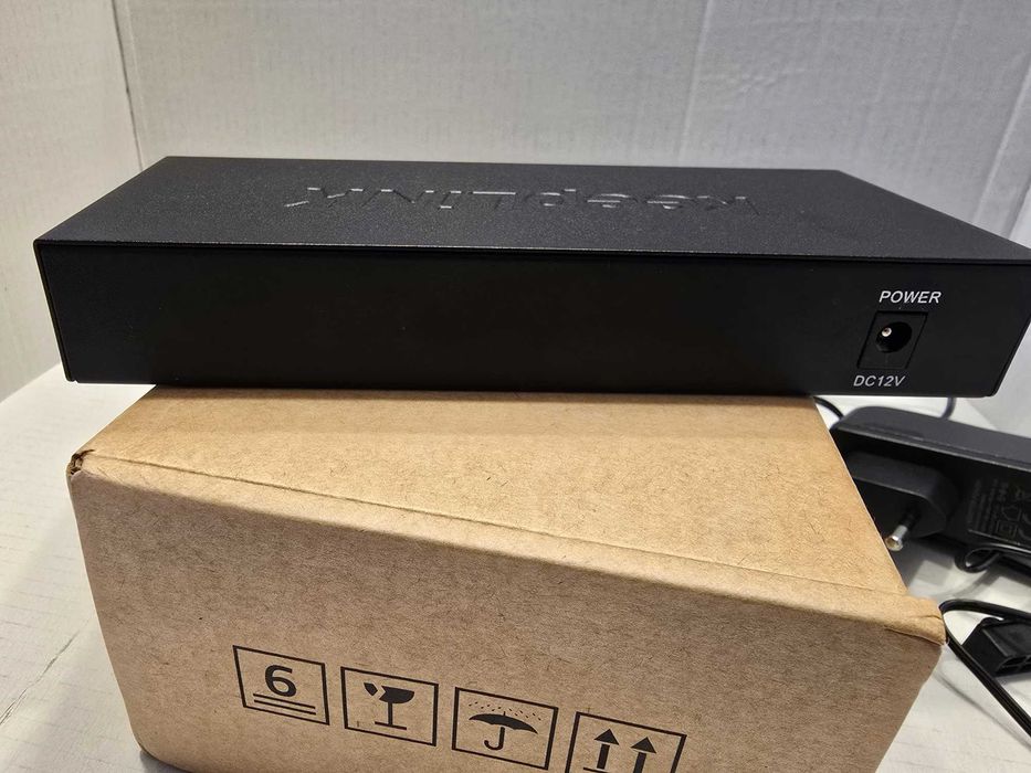 Switch 8x2.5G, 1x10G SFP+, neadministrat