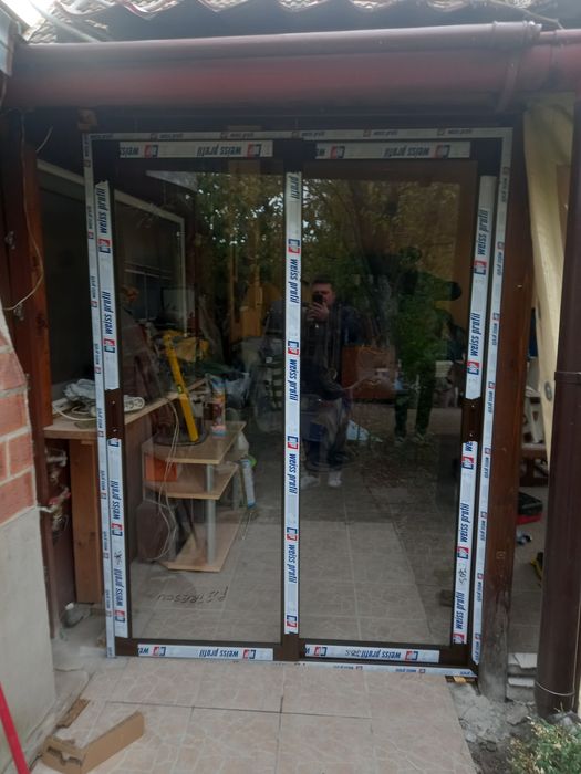 Usi glisante din aluminiu cu geam termopan