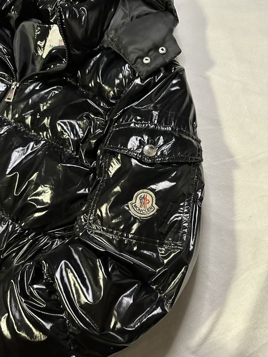 Geacă bărbați Moncler neagră, lucioasă cu glugă