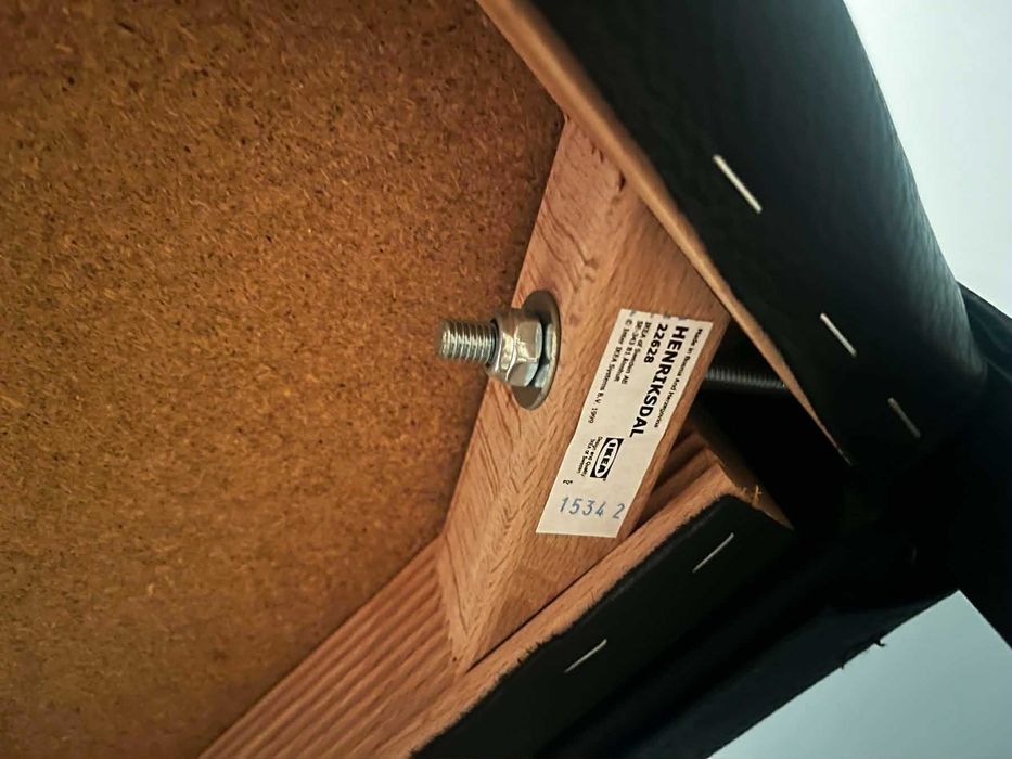 Два високи бар стола IKEA HENRIKSDAL - еко кожа, много запазени