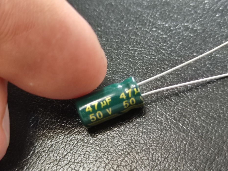 Кондензатори / Електроника / CBB22 - 145J 400V / KHC 47mf 50V