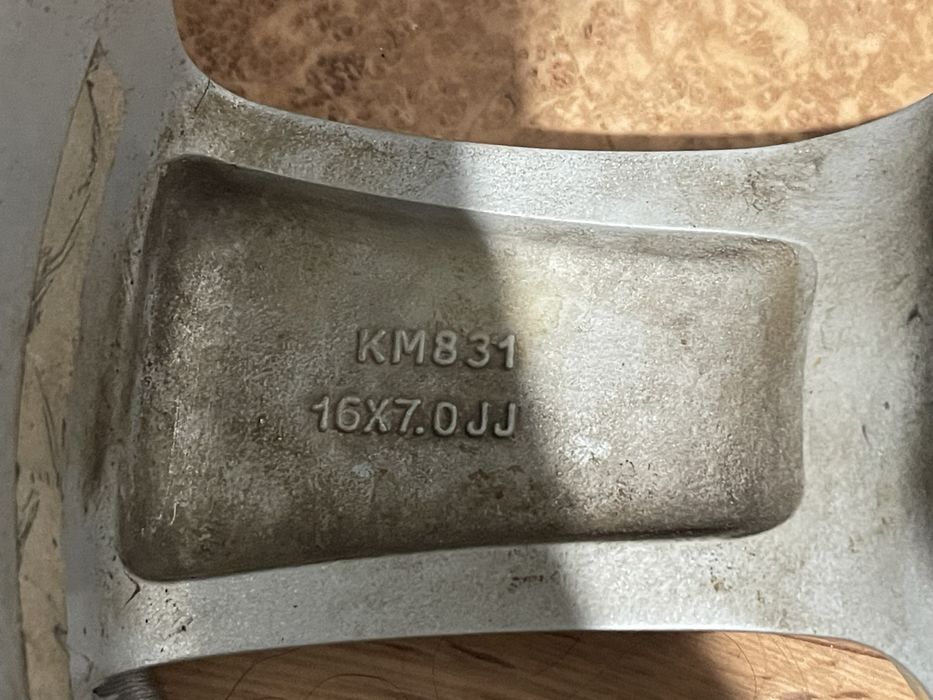 Продам легкосплавгые диски R16