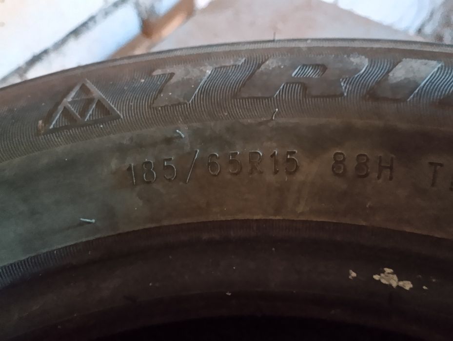Продам одну шину на 15