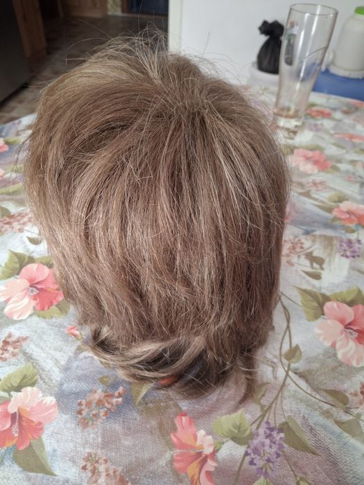 Парик,натуральный волос.