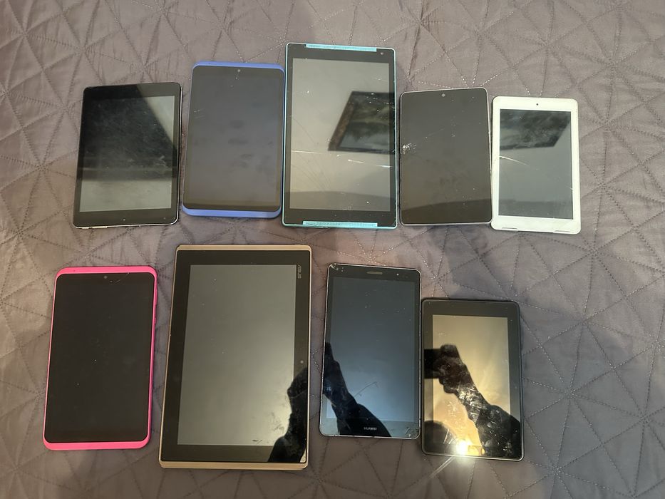 Vand tablete de piese