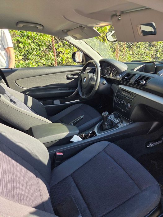 Vînd urgent bmw seria 1 ,preț 1500 € .
