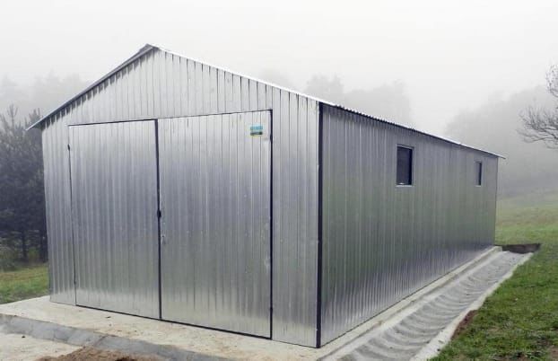 Vând  hală metalică 8x15x3