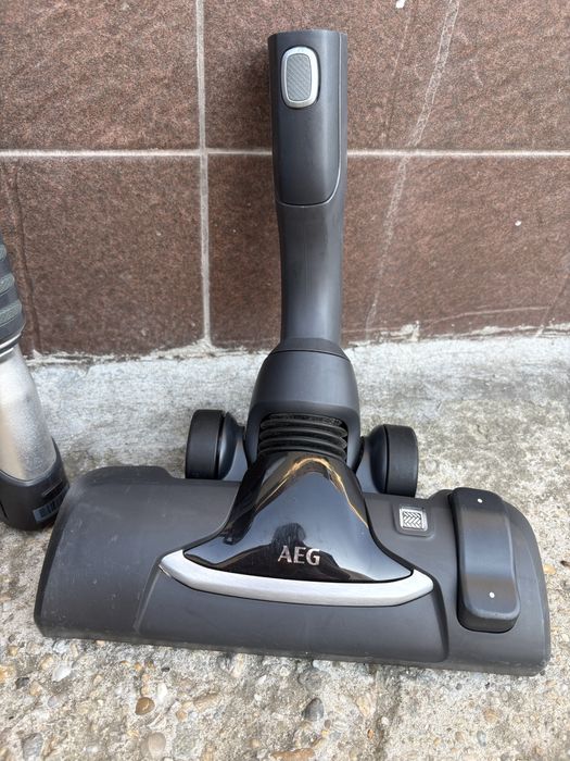 Aspirator AEG VX9 ( defect )