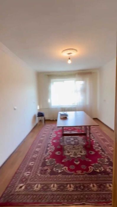 Чилонзорда Бунёдкор стадиони ёнида 3 xoналик (3/4/4) уй сотилади.