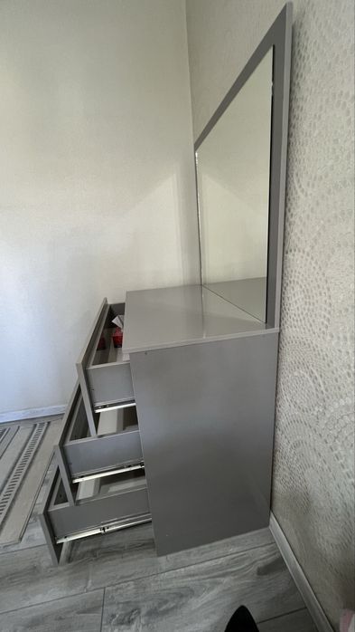 Продам комод с зерколом