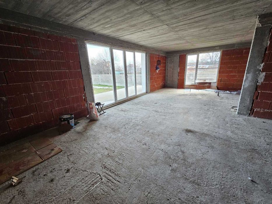 Едноетажна къща в Рогош