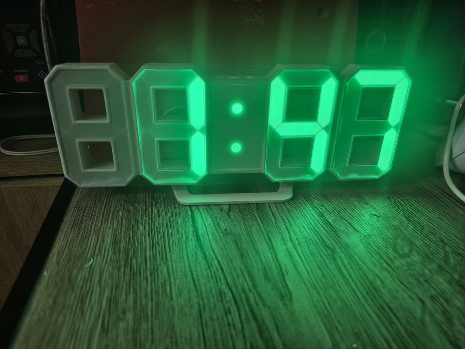 Часы настольные -настенные.