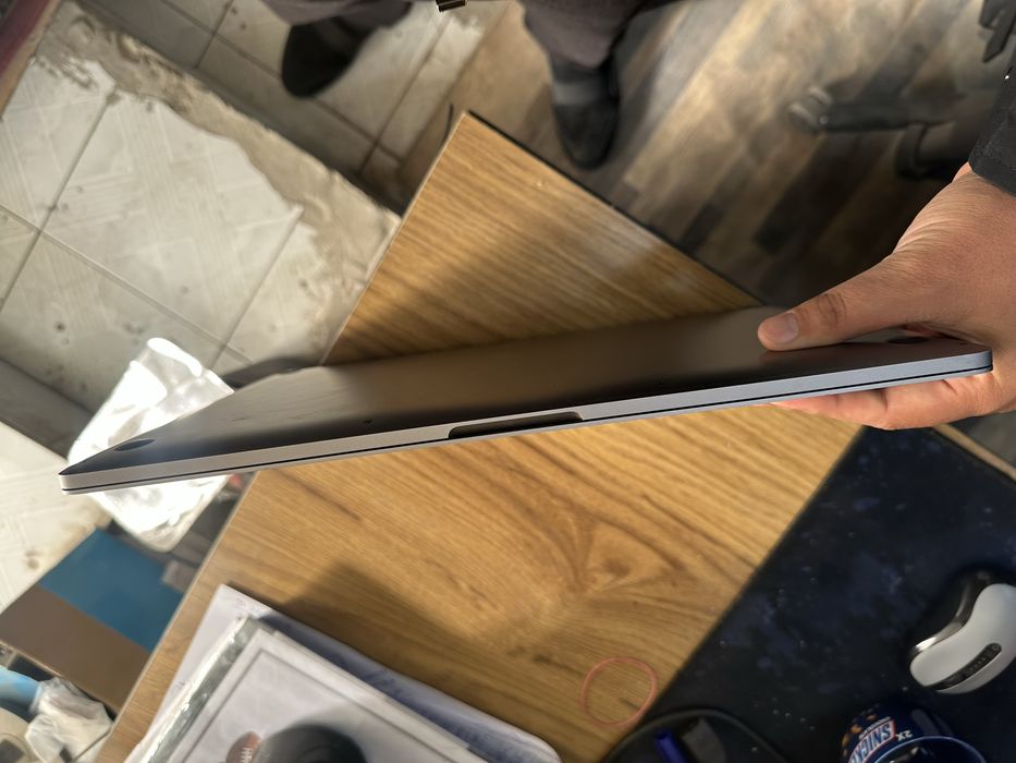 MacBook pro 2018 with touchbar 15.4”