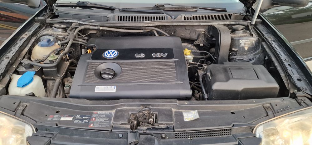 VW Bora 1.6 16V .  2001 prima înmatriculare 2004 . 1500€