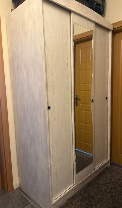 Двукрилен гардероб с огледало