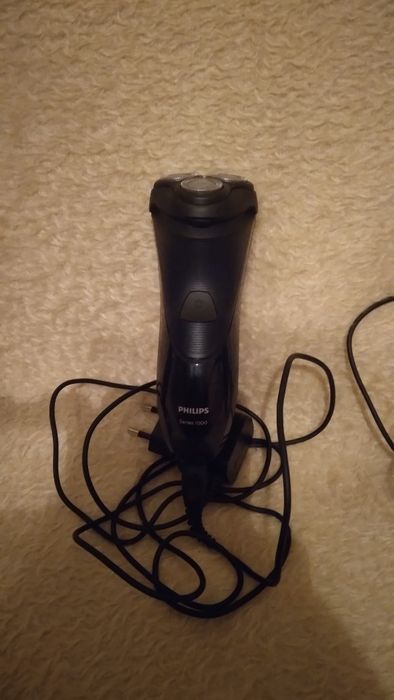 Aparate barbierit, ras Philips, unul pe acumulator