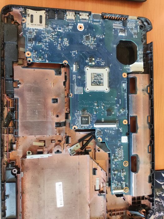 Ноутбук HP 2000 по запчастям