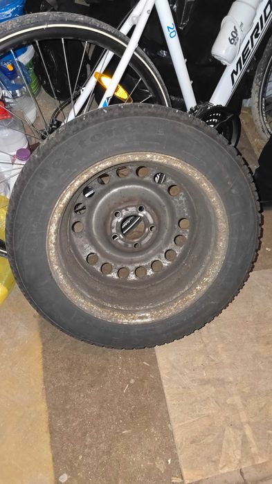 Vand 4 anvelope de iarna Firestone 185/60 R15 + genti de tabla