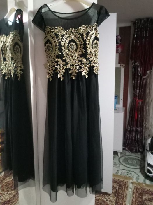 Vând rochii superbe