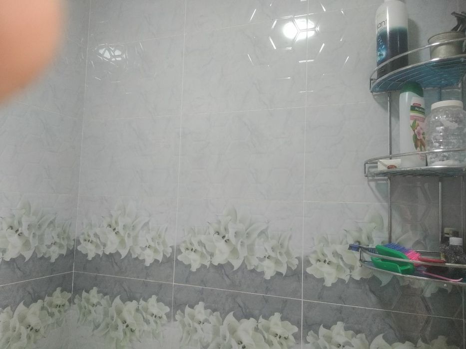 8 сотихлик ховли уй сотилади жихозлар Билан.