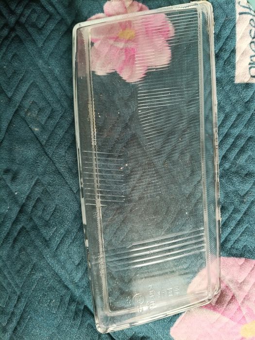 Продам Стекло от фары