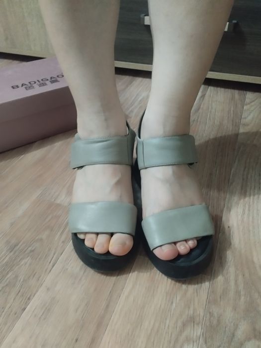 Продам босоножку