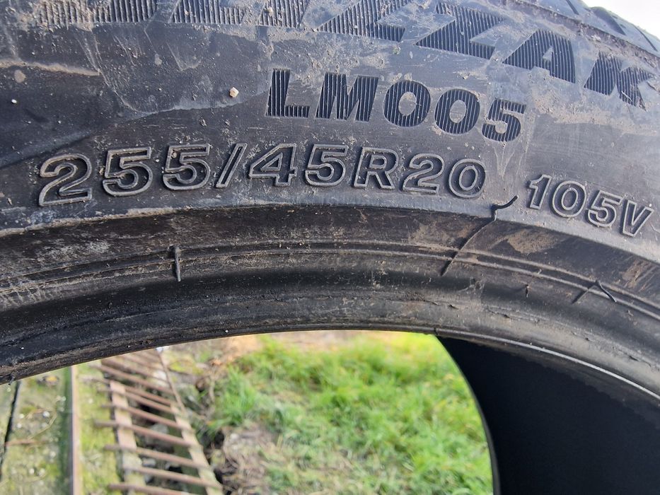 Anvelopă 255/45R20 marca Bridgestone, DOT 2023,6.5 mm