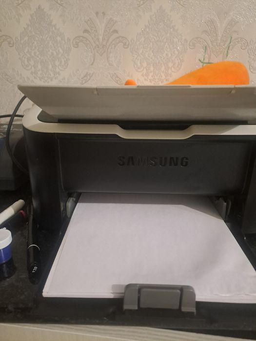 Продам принтер лазерный