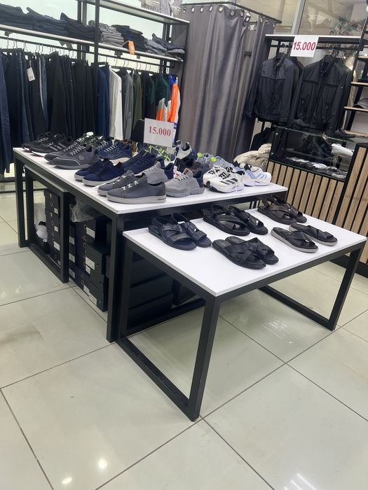 Продам недорого стелажи