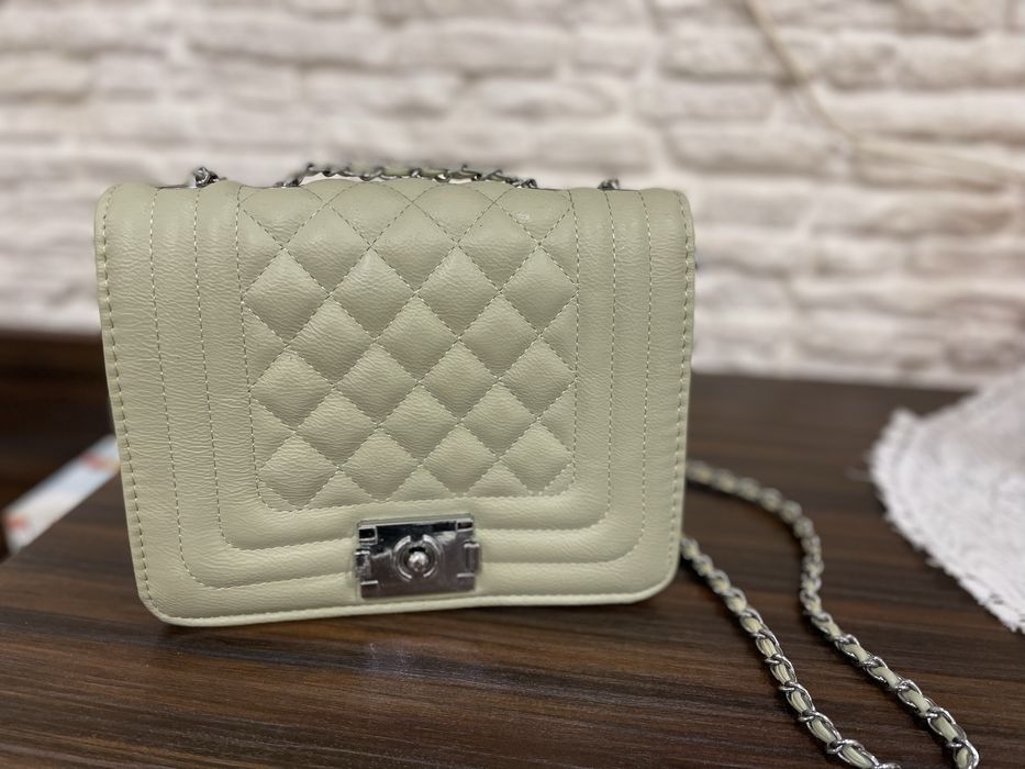 Зелена дамска чанта