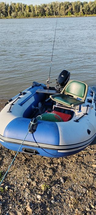 Продам лодку с мотором