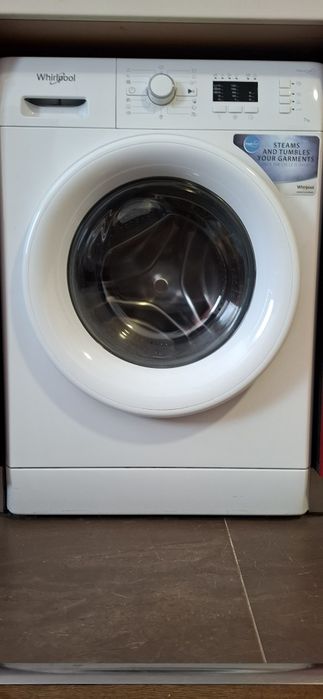 Продавам автоматична пералня Whirpool