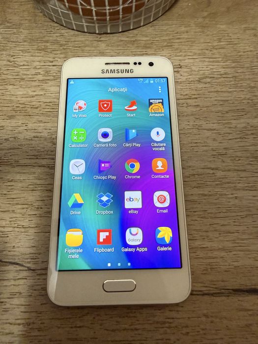 Samsung Galaxy A3 (2015) White , stare estetica foarte buna