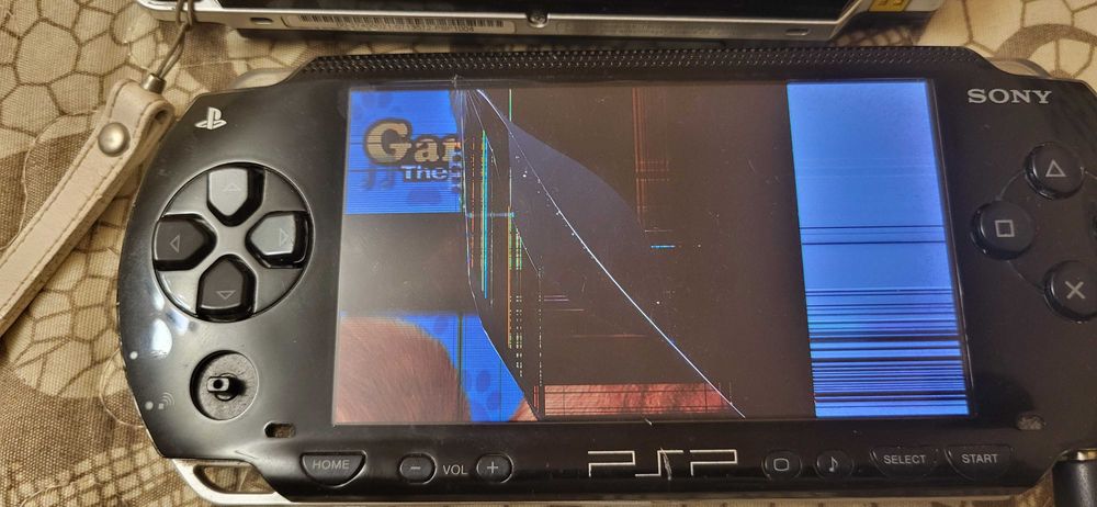 SONY PSP-1004  fuctionale unu spart  unu nu fara accesori fara bateri 400 lei  ambele