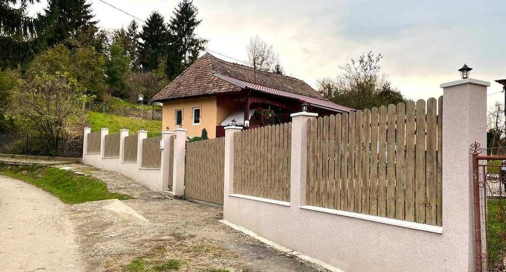 Garduri din sipca metalica si porti de diferite modele si dimensiuni